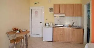 Christina 로우드하타